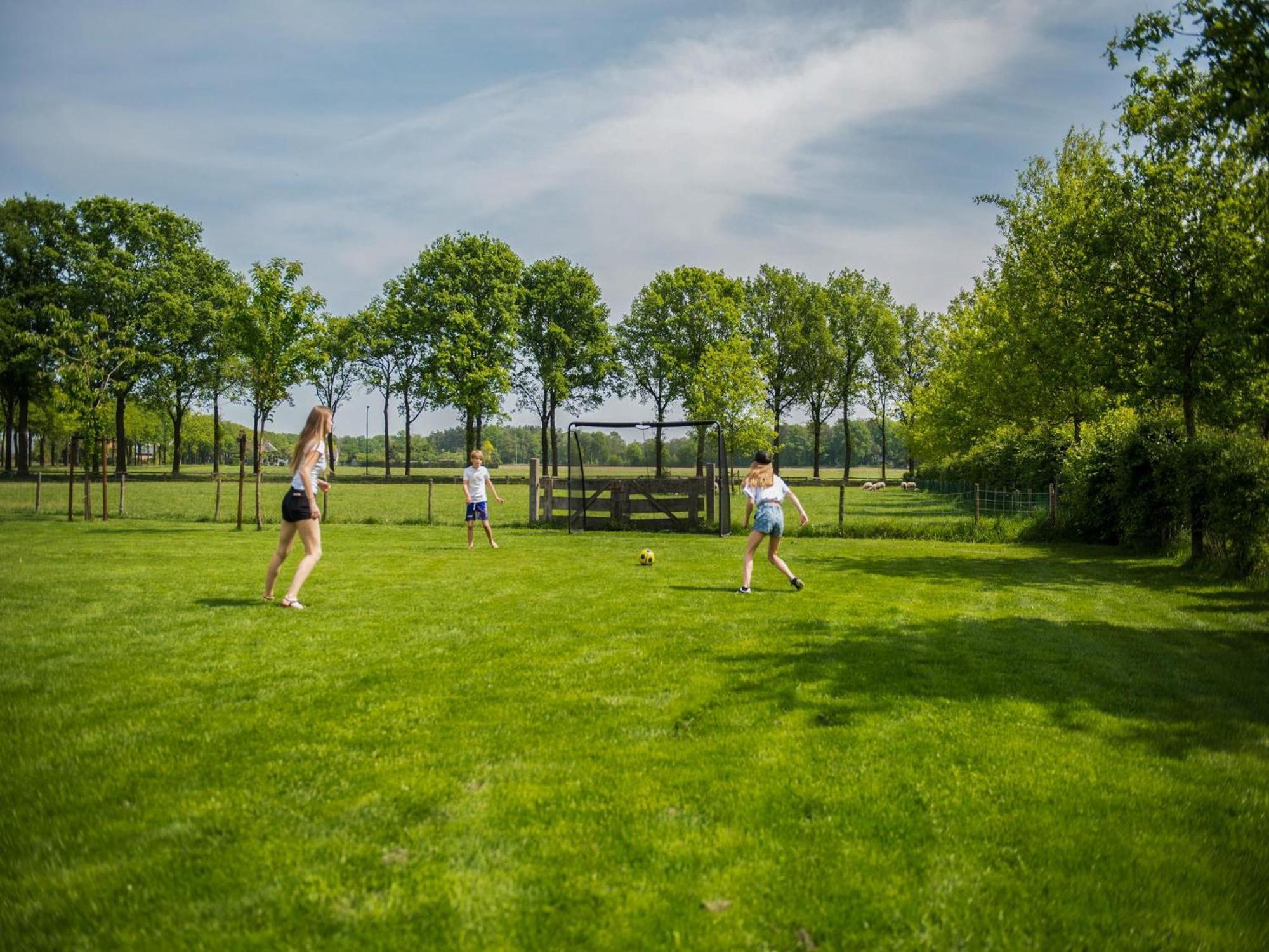 Meidoornhoeve Lage Mierde Buitenkant foto